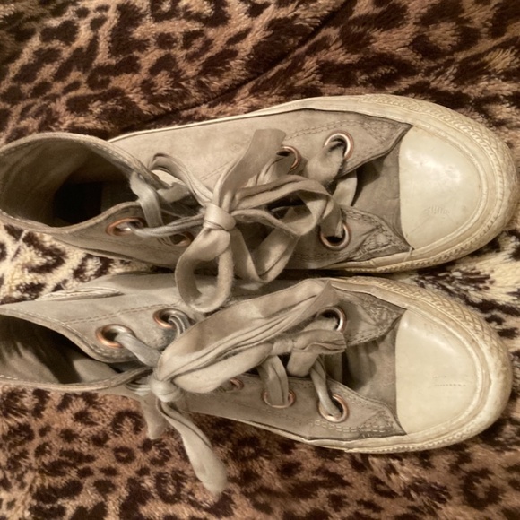 Converse shoes(Sold) - Picture 2 of 2